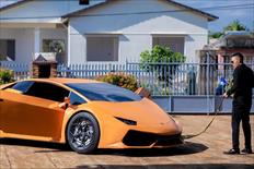 Thanh niên Krông Năng tự chế siêu xe Lamborghini Huracan từ bìa carton